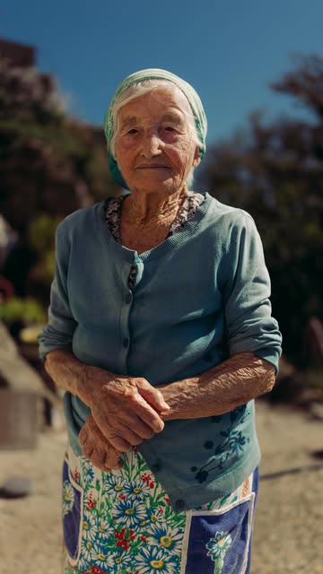#Portrait Reel by @dino.serrao (verified account) - Sometimes life slows you down for a reason.
I met Annunziata, 97 years old, with a lucid mind and a calm presence that instantly felt special. She ha
