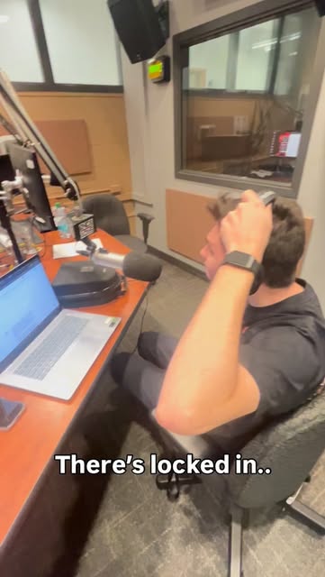 #Morning Wire Reel by @wednesday.wakeupcall - There's two types of locked-in in the morning, which one are you?
Listen to the Wednesday Wakeup-Call every Wednesday at 8am!!!
#collegeradio #fyp