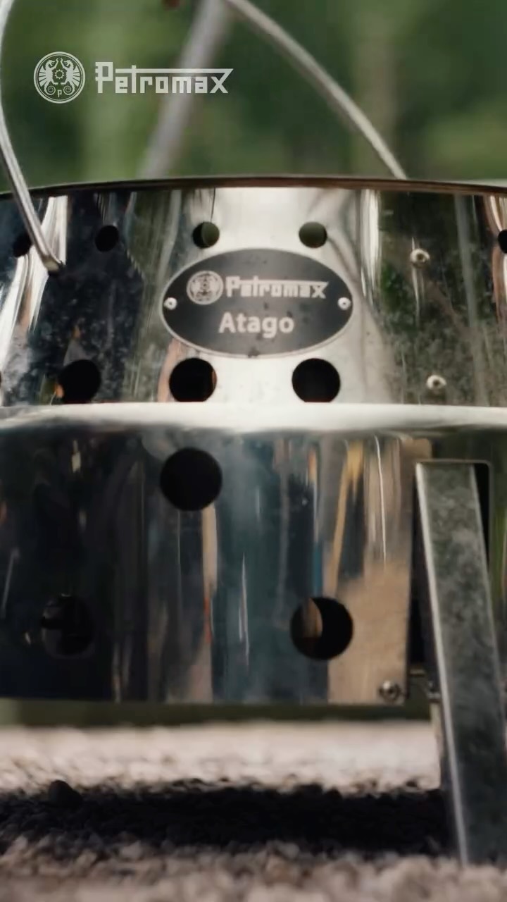 Was passiert, wenn @bastianschweinsteiger und @felix_neureuther den Alltag hinter sich lassen? Wenn aus Terminen gemeinsame Zeit wird. Und aus einem Feuer ein Moment echter Freundschaft. Mit unserer n