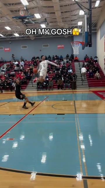 #Highschoolbasketball Reel by @throughtheroofmedia_ (verified account) - ARE YOU SERIOUS 🤯
.
.
.
#ttrm #viral #fyp #basketball #highschool