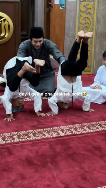 #Ramadhan Reel by @ecipajasal - padahal ada ustadnya dan udah dimarahin harus solat yang bener😭😭#freestyle #freefire #ramadhan #fyp #foryoupack