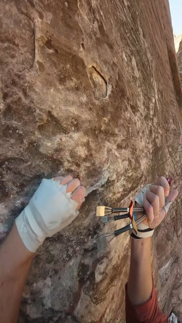 #Adventure Reel by @brox_rocks (verified account) - Pointless Protection? 🤔

Adventure Punks is a 5 pitch trad climb in Red Rock Canyon most infamously known for its offwidth on pitch 5. But it also ha