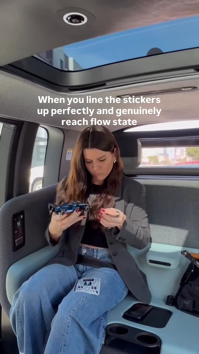 Robotaxis were invented so you could focus on the important things.... like prepping for the F1 season opener this weekend. 🏎️ 🏁 @williamsf1official