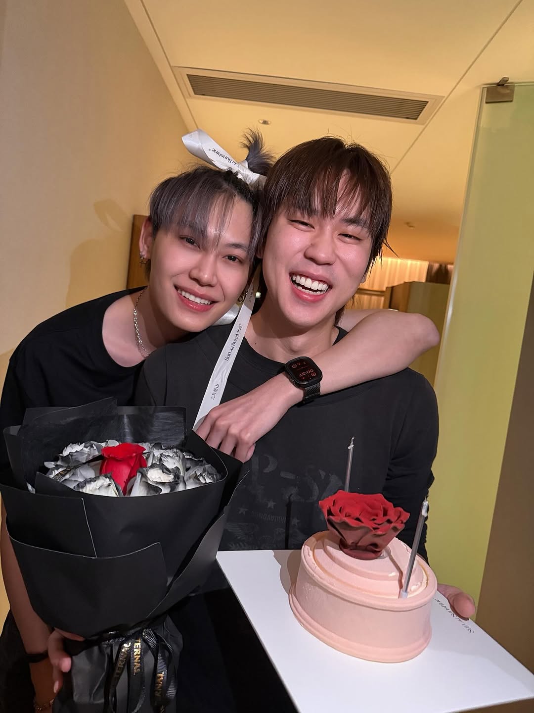 สุขสันวันเกิด ผ่านไปไวมากเลยเนอะนับตั้งแต่ที่เราเจอกันวันแรก ปีนี้เป็นปีที่ 8 แล้วที่ได้ถือเค้กอวยพรวันเกิดให้เปรม ผ่านอะไรกันมาเยอะมากๆเลย ให้เล่าทั้งชาติก็คงไม่หมด ขอบคุณที่คอยอยู่ข้างๆกันมาตลอด คอย