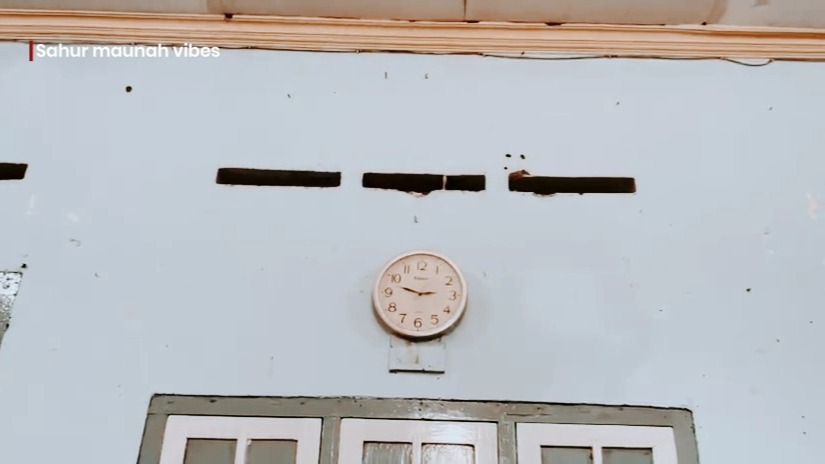 03.00 AM di pesantren be like: bangunin temen ✔ makan sahur rame-rame ✔ ketawa sampe ngantuk ilang ✔ habis itu masjid jadi tempat paling adem. tahajud. nderes. nunggu subuh. simple moment, tapi yang