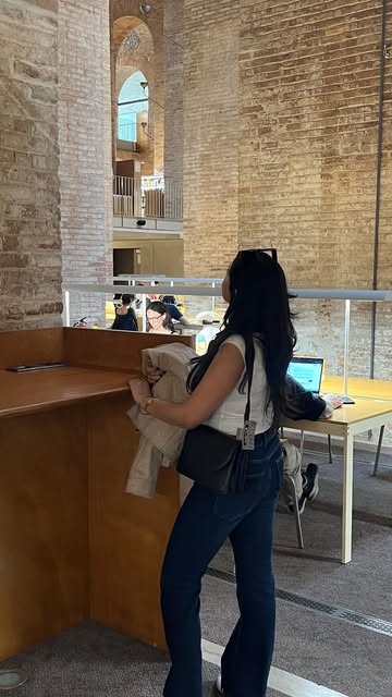 #Kendall Jenner Streetstyle Reel by @vibhutiisharma (verified account) - Ep:06 of Recreating celeb winter looks on 5'2 girl 💛
Comment down "links" for the same/ similar links in your dms 🔗
For episode 06,I Tried recrea