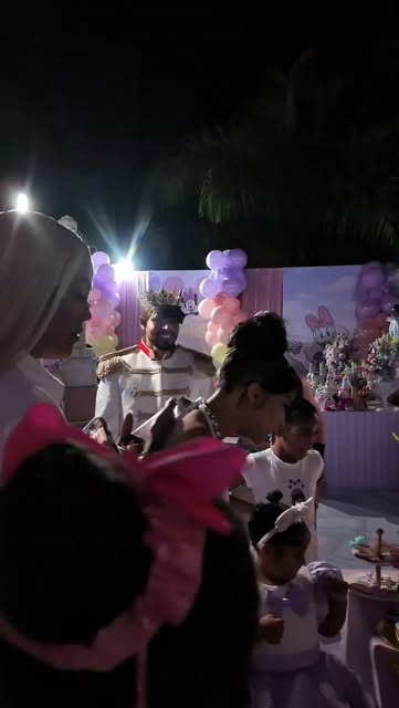 #Cattleya Reel by @celiorodriguez_ (verified account) - Los tres añitos de cattleya hija de @yailinlamasviral 🤩🤩❤️
Planner @lesleyeventos 🤩
Gracias por ayudarme con esas flores para el pastel
@floriste