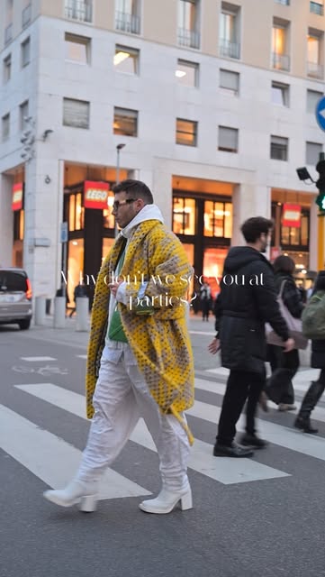 #Streetstyle Milan Reel by @style_monarch - The only parties I RSVP to have a runway.. โจ
#stylist #streetstyle #milanfashionweek #mfw #fypinstagram