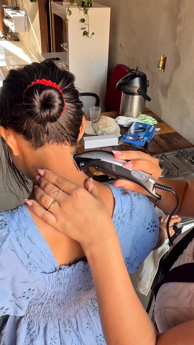 😱Calma… é para provar uma coisa.’ Depois de 40 dias usando o Tônico Laranjinha Poderoso da Gold Spell… a queda diminuiu muito. E o antes e depois do meu pai também surpreendeu. 👀🍊 #tonicopoderoso #