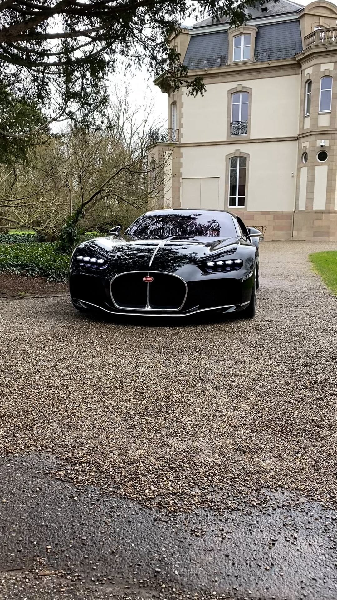 The stunning Atlantic is a secret Bugatti that was never made, which actually sold for $34 million...🤑🔥 #bugatti #supercars #sbxcars