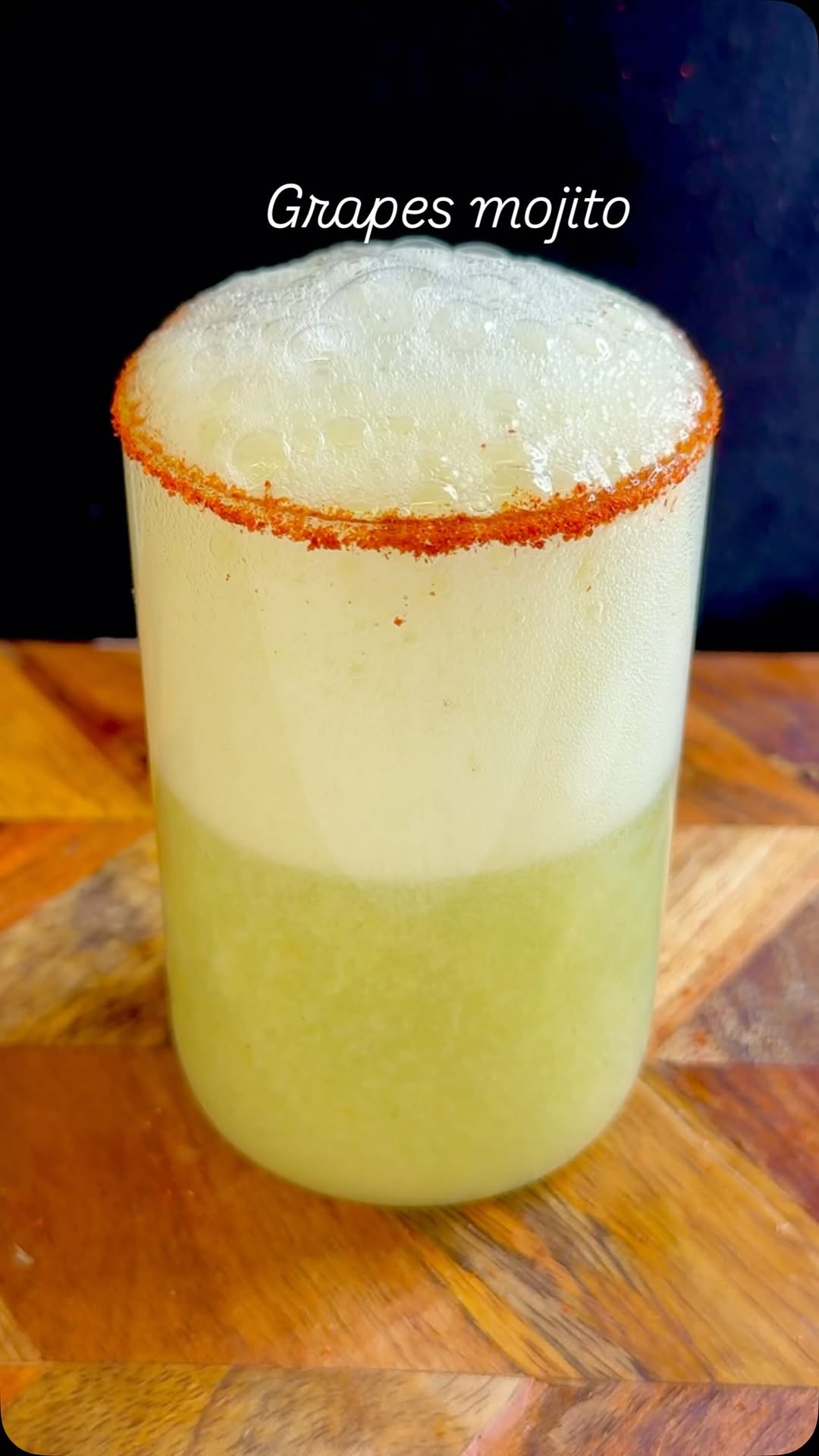 Summer’s favourite colour🍀 Don’t buy expensive mojitos… make this Grapes Mojito at home in 2 minutes🍀 Follow @flavoure_feast for amazing recipes Save it and share it right now ✅ #grapesmojito #e