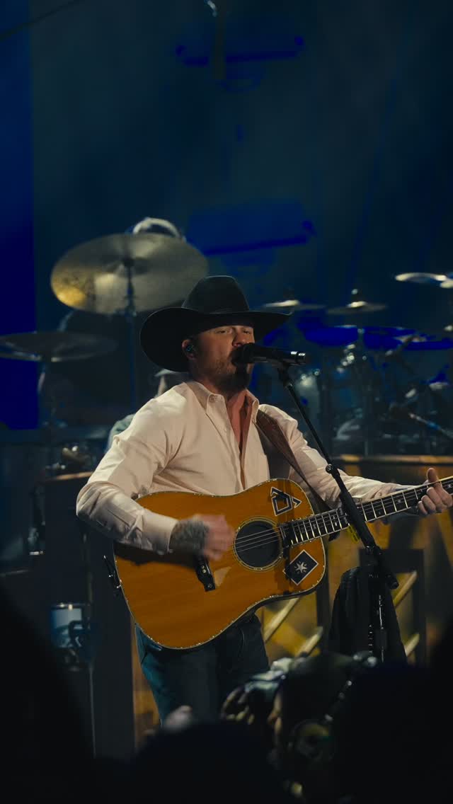 If you haven’t heard this one in a packed room yet… you’re missing out. 🎥: @jcolstonmedia