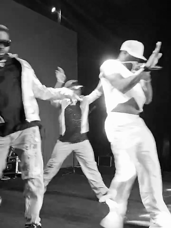 Thanks so much my Abuja people for the amazing turnout last night! β€οΈ Now heading back to Lagos to continue work on the album. πΆπ₯Blessedπ
π½ββοΈβ€οΈ #OGforever