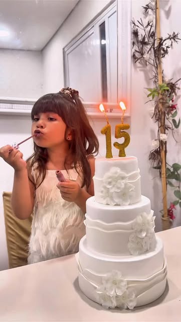 #Tbt Reel by @menina.amada (verified account) - Vamos de Tbt que foi sucesso por aqui 😍🥰
Dia que Talitinha completou 15 anos ops 5 🤣🤣🤣
.
.
.
#talitaaimê #meninaamada #humor #reelsviral