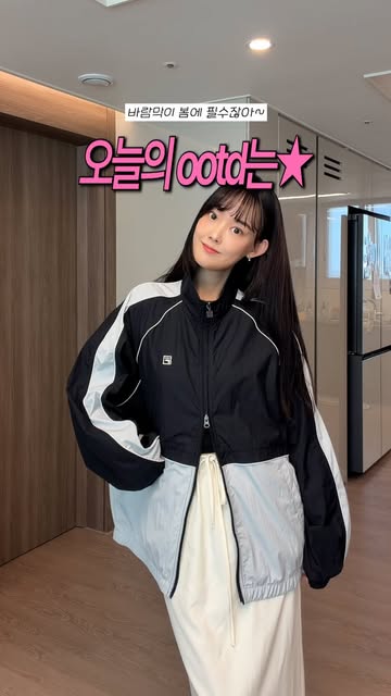 #필라운동화 Reel by @myhyeonyy - 봄 맞이 바람막이 영입했다구효 〰️🩵 @fila_korea 배색라인 기가막혀,,🫢