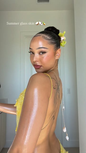 #Bodycare Reel by @alissajanay - The shine one the face has to match thebodyyy @herbivorebotanicals coco rose body polish milky body mist and tumeric vitamin c body oil and @trulybeau