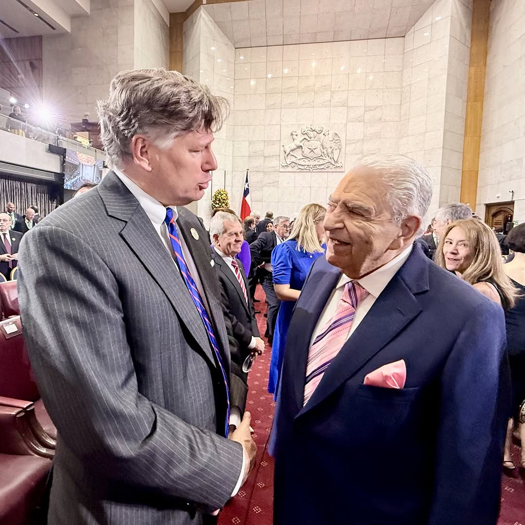 A very special moment during the presidential inauguration in Chile: reconnecting with U.S. Deputy Secretary of State Christopher Landau @deputysecstate who represented the United States at the ceremo
