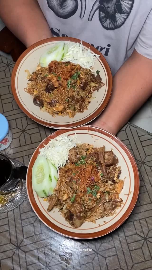 Kalo siang mie ayam bakso, malam wayahe bakmi Jawa tampil di momen silaturahmi Lebaran ini ✨ #menumenujogja #bakmijawapakribut #bakmijawa #kulinerjogja #kulinerbantul