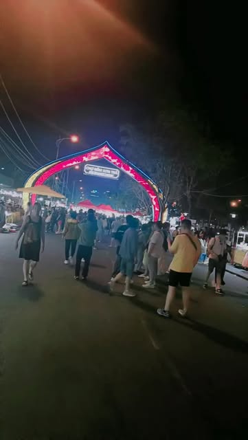 #Wanderlust Alley Instagram Reels Reel by @blurredminds.239 - City lights.
Crowded streets.
Travelers moving with their own stories.
Every night market.
Every busy street.
Every wandering traveler.
There's always