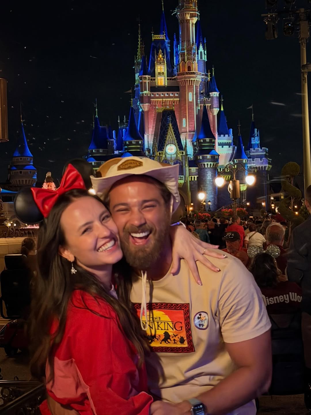 Onde o amor e a magia transbordam 💖 Dizem que quando a gente sente que uma pessoa vira nosso lar, pra onde quer que você vá estará em casa. A sensação de estar com @andreluizframbach é essa. Por tant