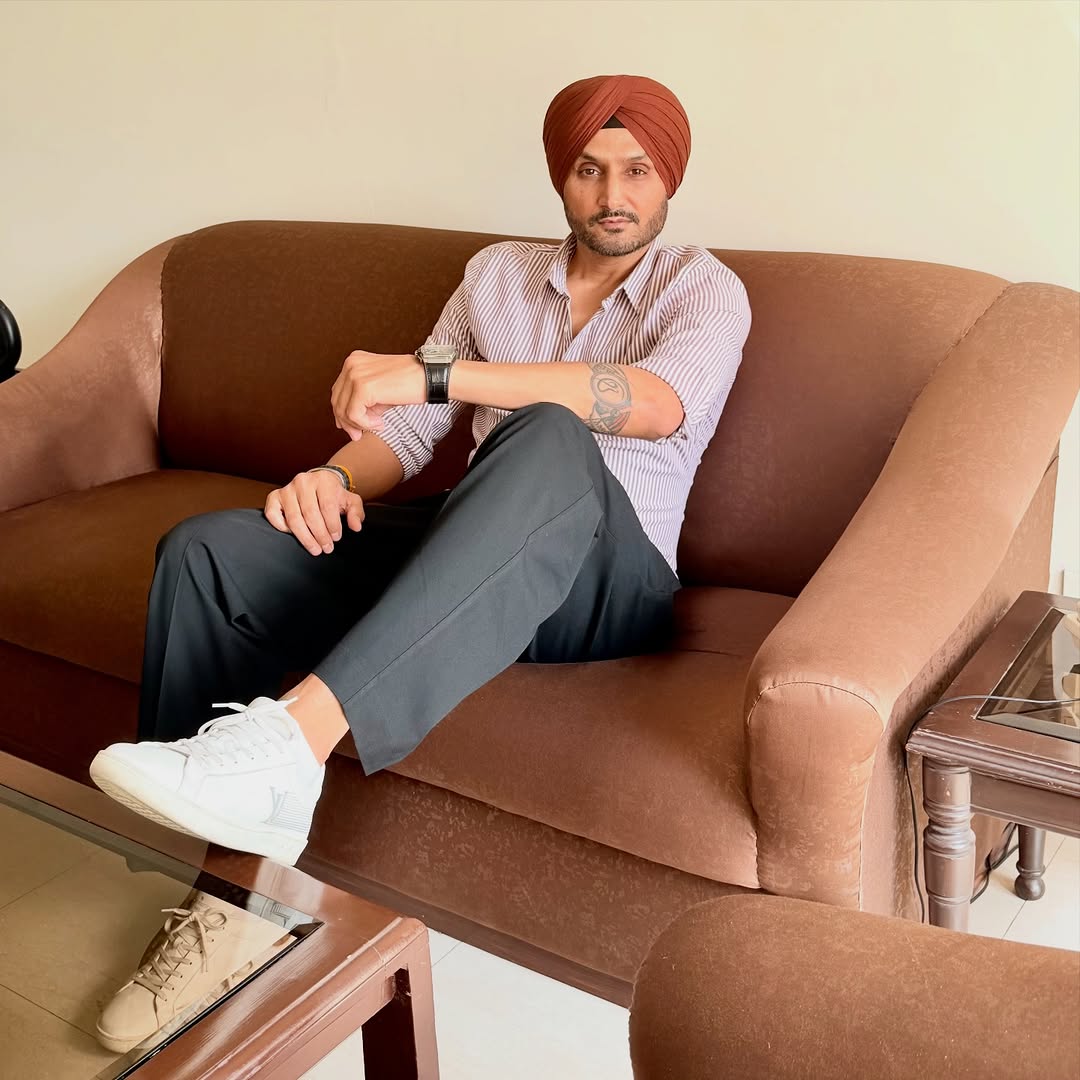 ਵੇ ਬਲਿਆ ਜੀ ਨੂੰ ਜੀ ਹੁੰਦੀ ਹੈ । ਹੋਰ ਦੱਸ ਮੁਹੱਬਤ ਕਿ ਹੁੰਦੀ ਏ ♠️🤎