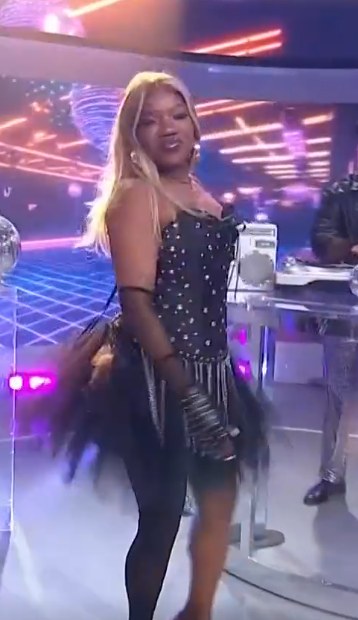 Nuestra #ChikyBombom llegó poderosa, brillante y en modo disco total ✨🪩. Con toda la actitud para soltar lo malo y darle la bienvenida a todo lo bueno. 🔥💃 #LasPicantes