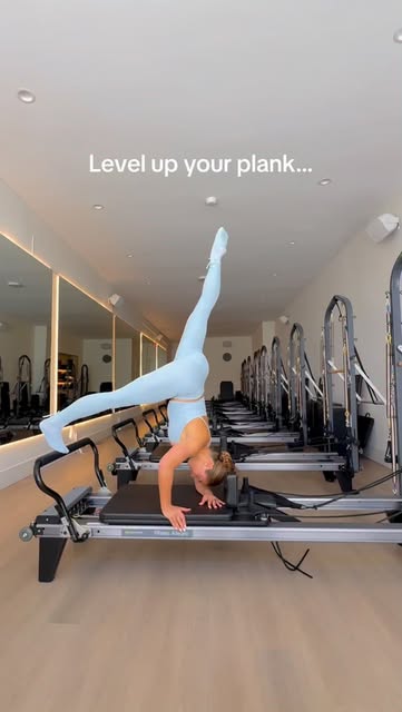 #Reformerpilates Reel by @cristina.barretta - Level up your plank game 🔥
Save this reformer Pilates challenge for your next workout.
Wearing my fave grip socks from @luckyhoney ✨
#reformerpilat