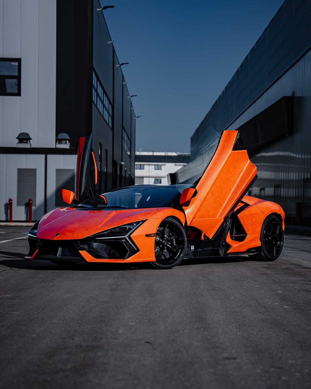 Three shades of Arancio, layered by hand to create an iconic texture. On this Lamborghini Revuelto, the exterior becomes a canvas for craftsmanship: Arancio Xanto, Ater and Ishtar blending depth and l