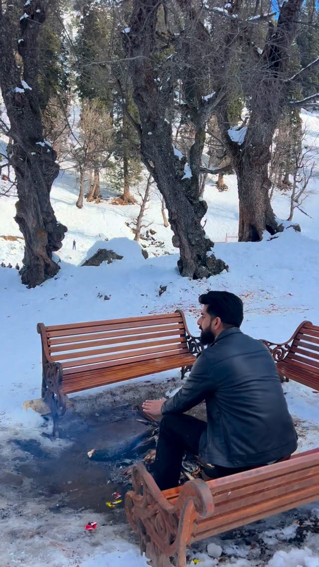 Kush nhi hun 🥺… Time change’s everything. #sadlines #olddays #chilhood #memories