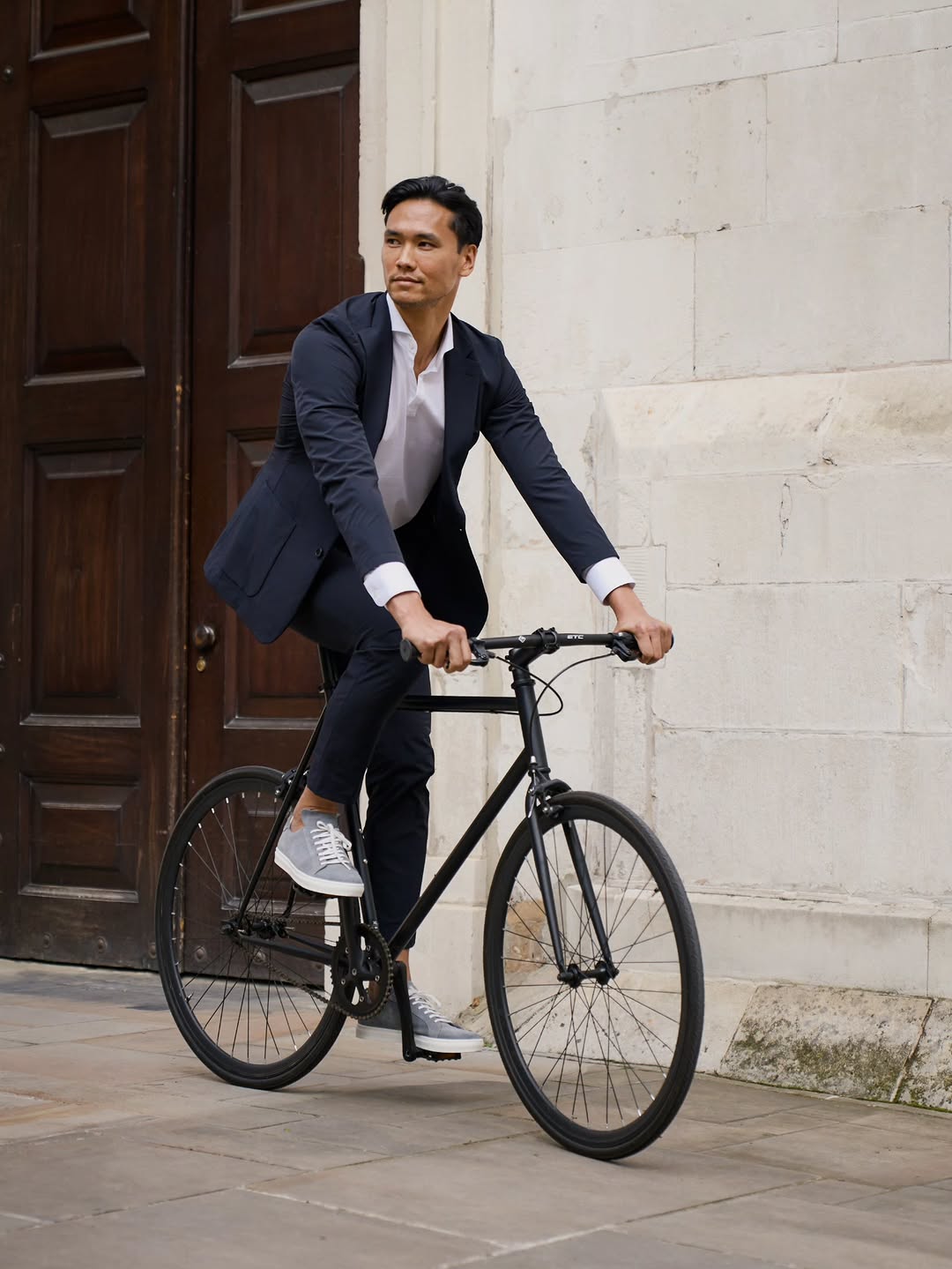 The London pace, so they say...π²π¬π§ Il y a des trΓ©sors Γ la fin... . . . . #asianmodel #bma #ukmodels #londonmodel