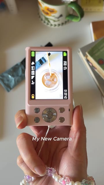 #コンデジ Reel by @honobono_yi - 最近の相棒📸
軽くて持ち歩きやすいから
写真を撮る機会がもっと増えて楽しい✨
ブレブレの写真もこれはこれですごく可愛い。
個人的に動画がとても気に入った!
ただのアイスラテの動画が岩井俊二味を帯びた気がする☺️
今度はこのカメラでvlogを撮ったみたい☕️
ーーーーーーーーーーーーーーーーーーー