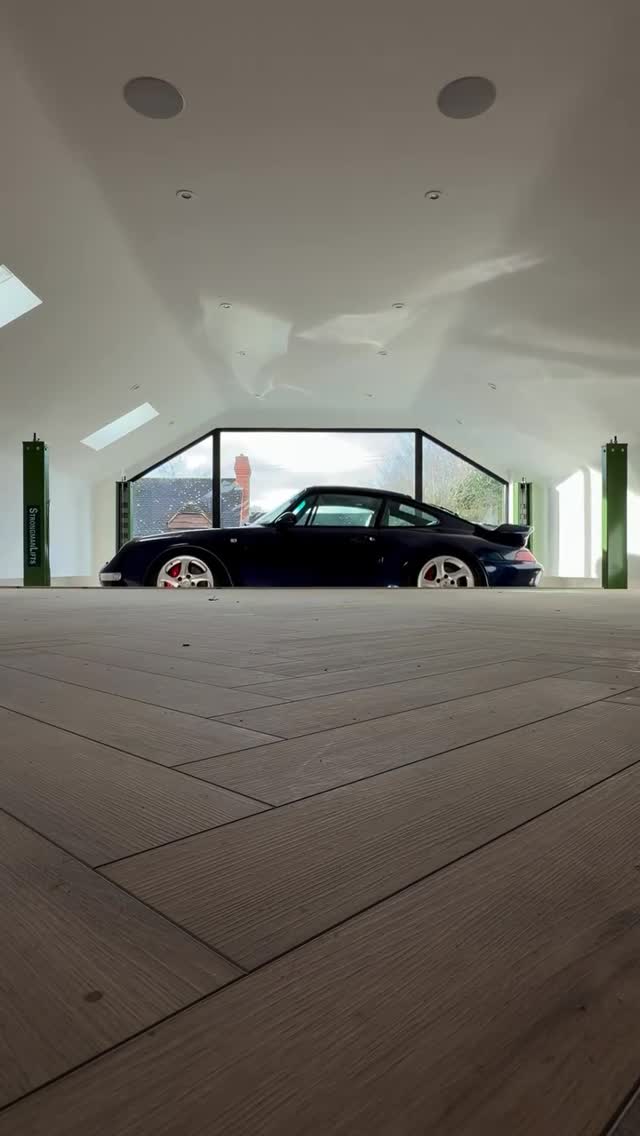 This is what we call making an entrance. π₯ @mlhickling #PorscheMoment