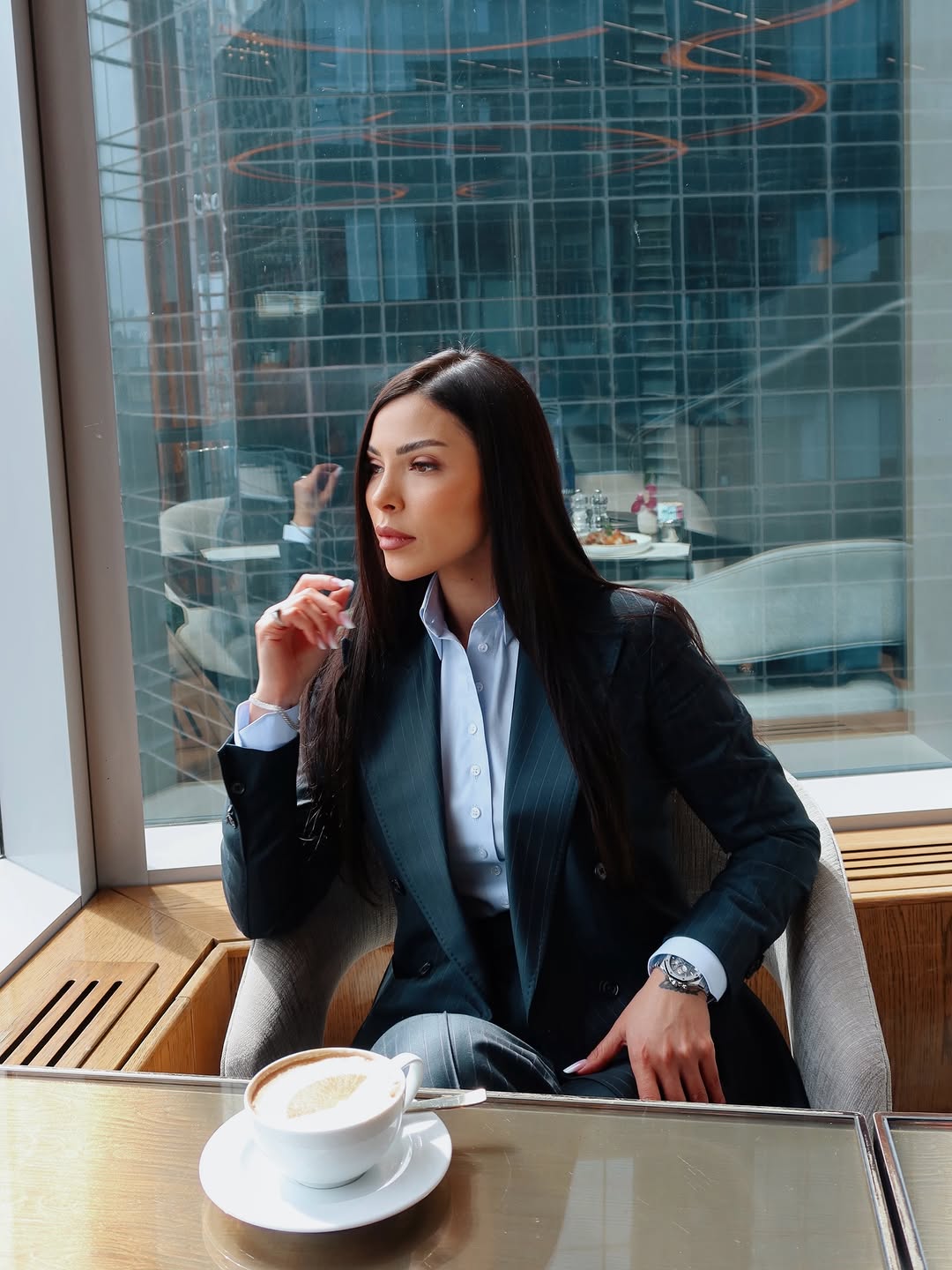 Feels good to be back, New York. Just arrived and enjoying this beautiful, slightly cold day while getting ready for a wonderful week of tailoring sessions 🪡 A few appointments are still open if you’