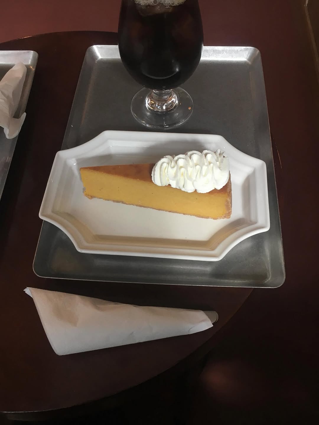 먹고 뜯고 맛보고 즐긴 일상 𓌉◯𓇋 성수동 ‘북극의 열대어’ 에서 에피타이져로 단호박 치즈케이크 먹고 pig에서 점심,, pasta is good..♡ 이제 봄이니까 봄나물 파스타 먹고 스테이크 최고였다. 깻잎 올라간 타르타르도 ! 날씨가 너무 좋아 드라이브 겸 진짜 맛있는 커피 마시고 싶어서 간 광화문커피. 양주로 이사왔다고 한다. 좋은 곳을