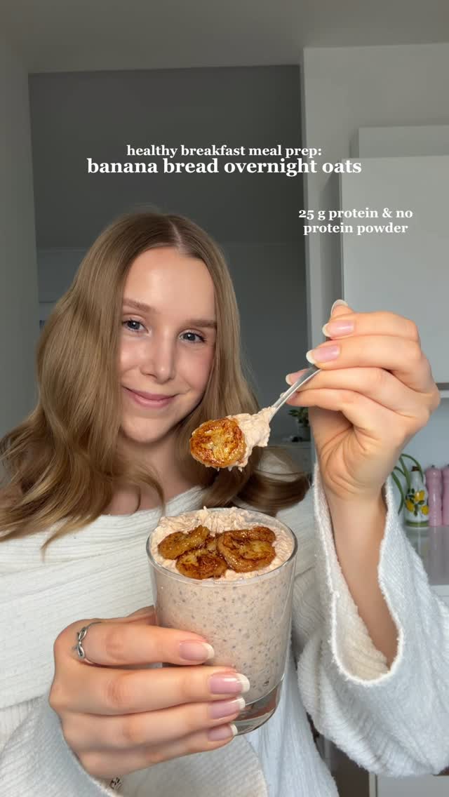 Creamy Banana Bread Overnight Oats🍌😍 These are great for meal prep. They are high in protein & fiber. Such a yummy breakfast idea😋 • Get my Ebooks and you’ll have all of my most popular recipes in