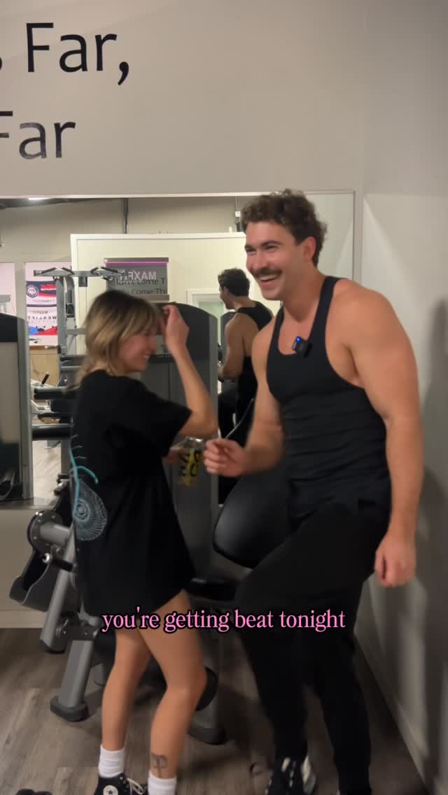 What she lifts he BICEP CURLS