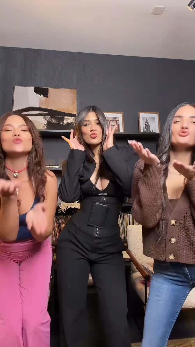 Aquí vamos de nuevo 💃🏻💃🏻💃🏻 🎙️✨ @sosvos_z con @griss.romero504 @hunter_smithw & @sireymoran