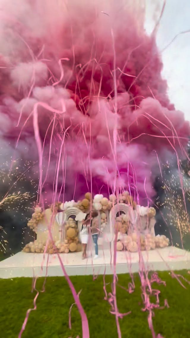 Weโre having a GIRL ๐๐๐ผ๐ฝ OUR angel โจ๐ฅฐ Thank You God for this beautiful gift. ๐๐ฝ๐ It was the 4th of july all over again in miami ๐๐thank you @genderrevealmiami to the biggest in miami for he