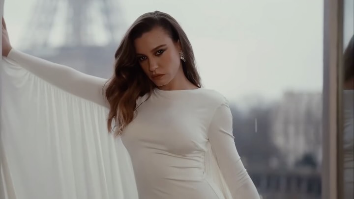 “Yetenek, güzellik ya da diğer her şey ancak disiplin, emek ve çalışmayla beslenirse uzun ömürlü olur. Ben bunu çok genç yaşta öğrendim. Alametifarikam çalışkanlık ve disiplin. Bir insan mesleğini yap