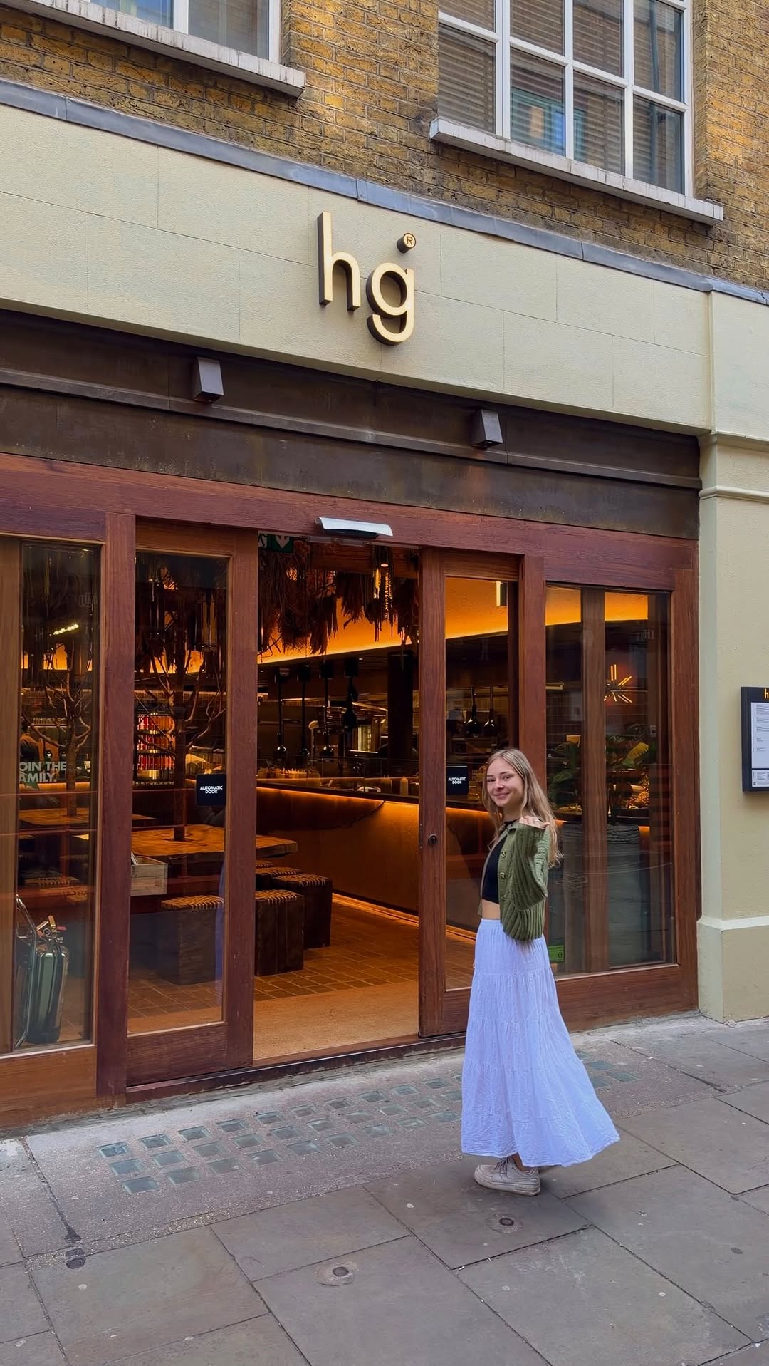 The best food spot in London 🇬🇧 Don’t forget to follow @wiktoriawanders for more content 🫶 Everything tastes absolutely amazing but I really recommend to add truffle potatoes to your order - you