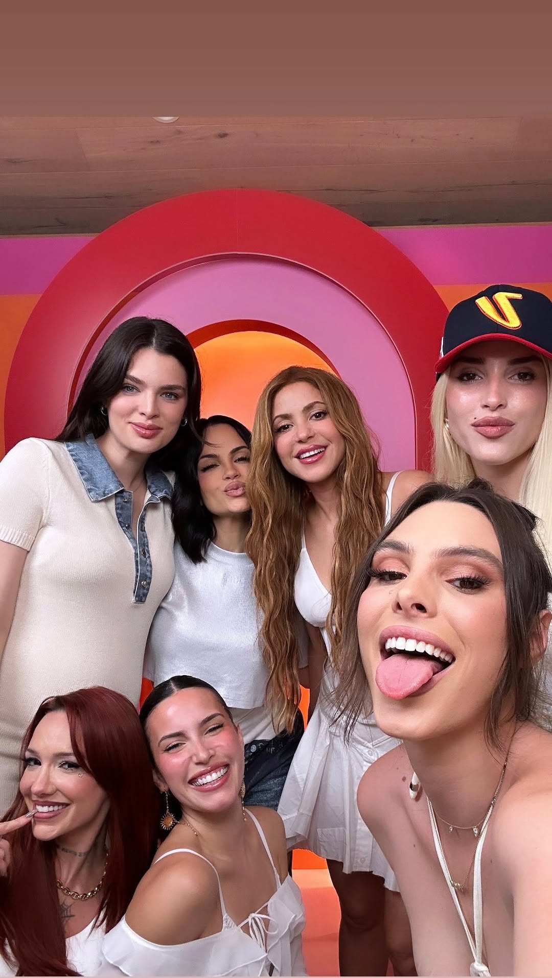 DΓa con estas reinas π¨π΄π»πͺπ©π΄π¦π·π΅πΎ @isima @ultabeauty ( @lajoaqui @shakira @zhamirazambranomusic @nadiaferreira @nattinatasha @elenarose )