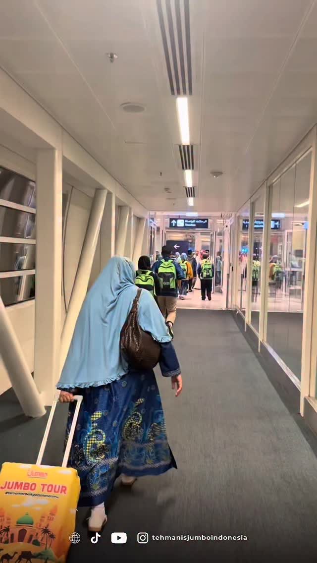 Abis lebaranβ¦ yang lain mikir healing ke pantai π kita: βhealing terbaik ya ke Baitullahβ πβ¨ Semoga bukan cuma wacana, tapi beneran jadi panggilan π€² #healing #umrohbarengjumbo #umroh #tehmanisjum