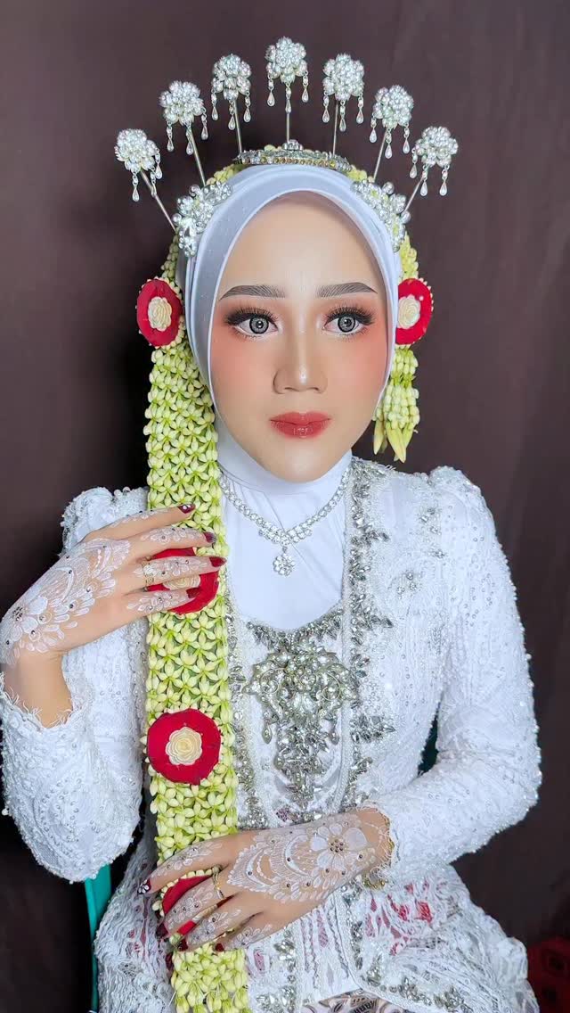 #muademak #muasemarang #muakudus #mua #riaspengantindemak #muajepara #solohijab #solo #beforeaftermakeup #makeupakadnikah #muapurwodadi #muagrobogan #hijab #akadnikahmuslim #akad #akadnikah #wedding