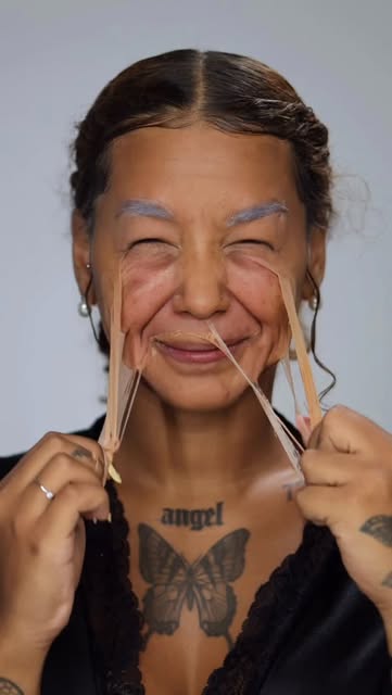 #Makeup Reel by @lisabarcelox (verified account) - backstage trend "envelhecida"⭐️ 
#makeup #bastidores #transition 
ib @molchanova.mua 💖