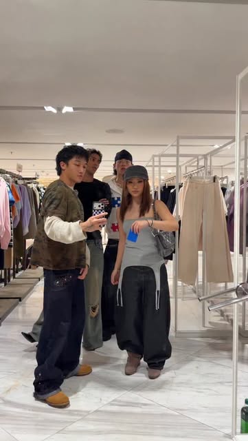 #Streetstyle Reel by @jazzyeungsy - fitcheck ??

.

#streetwear #explore #fashion #streetstyle #ootd