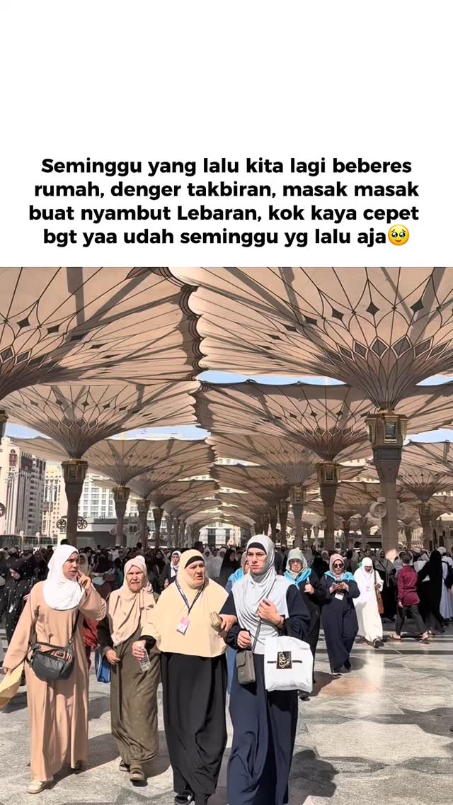 Baru kemarin denger takbiranβ¦ baru kemarin masak buat lebaranβ¦ baru kemarin kumpul keluargaβ¦ Eh sekarang udah jadi kenangan π₯² Waktu emang gak pernah nunggu siapa-siapaβ¦ yang bisa kita lakuin cuma n