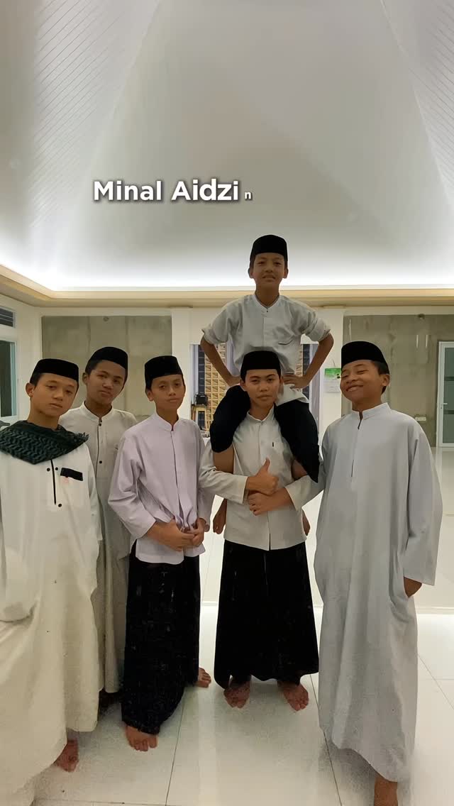 Tiada kata seindah doa, tiada perbuatan seindah maaf. Kami segenap santri Fajrul Amanah Media mengucapkan Selamat Hari Raya Idul Fitri 1447 H. Mari kita kembali ke fitrah dengan hati yang bersih dan p