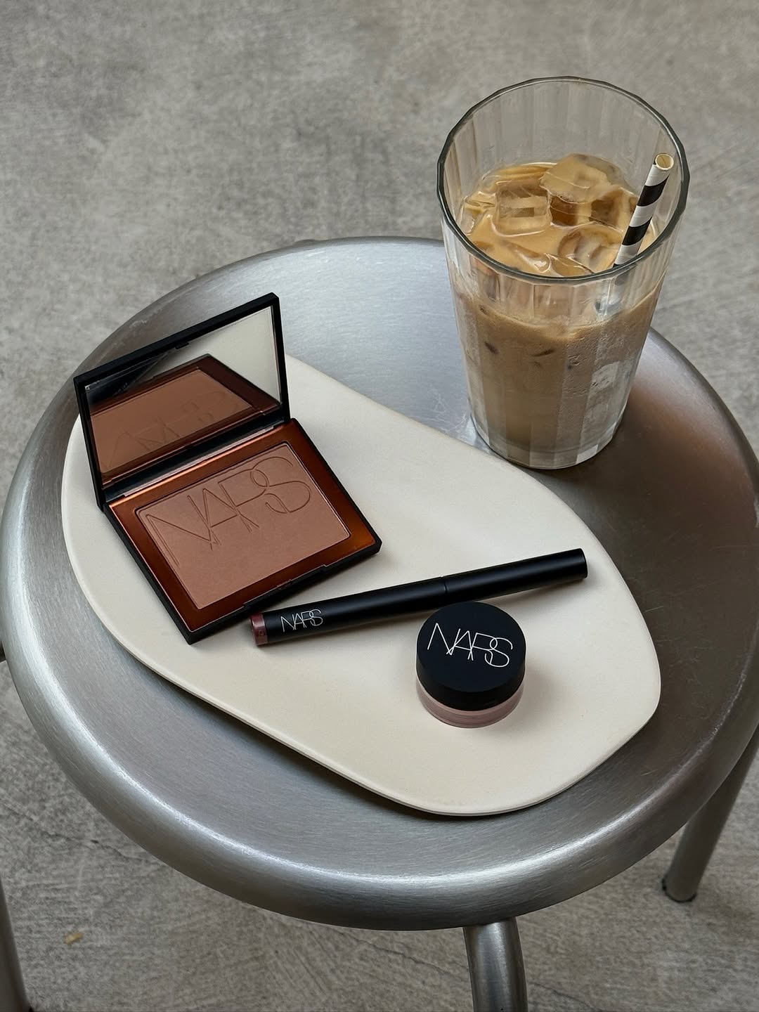 Our spring essentials. (But first, coffee.) 💫 Laguna Bronzing Powder 💫 Total Seduction Eyeshadow Stick 💫 Soft Matte Complete Concealer