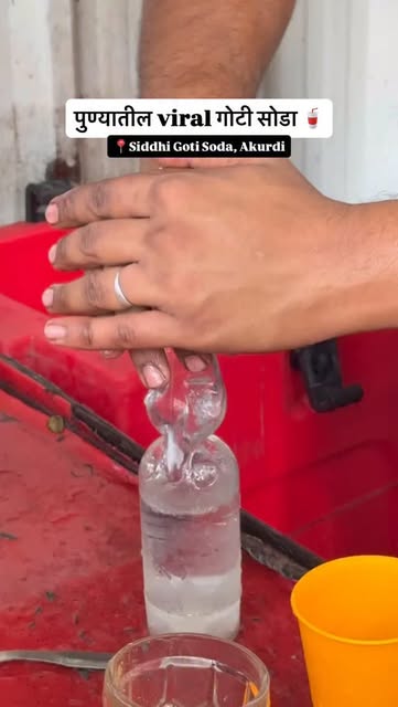 #Blogger Reel by @sid__foodie - पुण्यात सध्या viral झालेला "Goti Soda" 🤯🥤 - एकदम hatke drinks experience!
इथे तुम्हाला normal soda नाही तर unique flavours मिळतात - जसं की Kala Kha