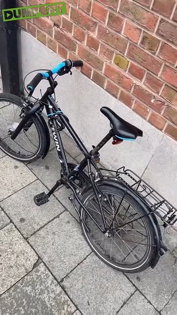 #Fiets Reel by @dumpert (verified account) - Da's pech, fiets weg! Grote broer leert kleine broer een lesje #fiets #gestolen #broer #lesje